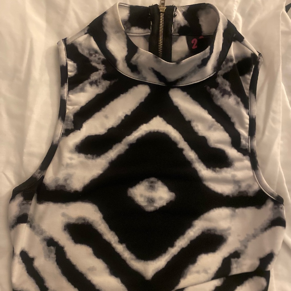 Bebe Marble cropped top